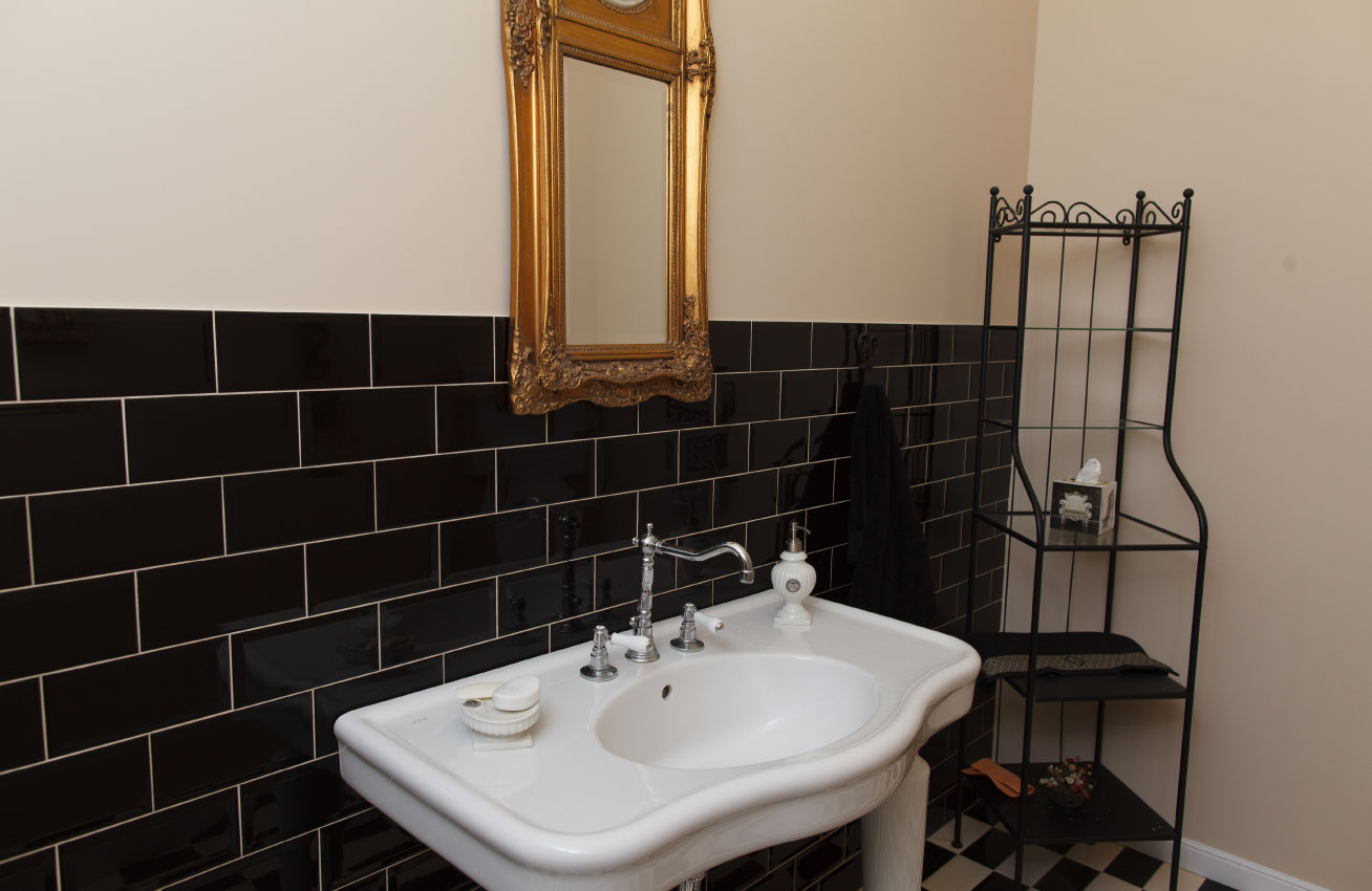 black and white bathroom